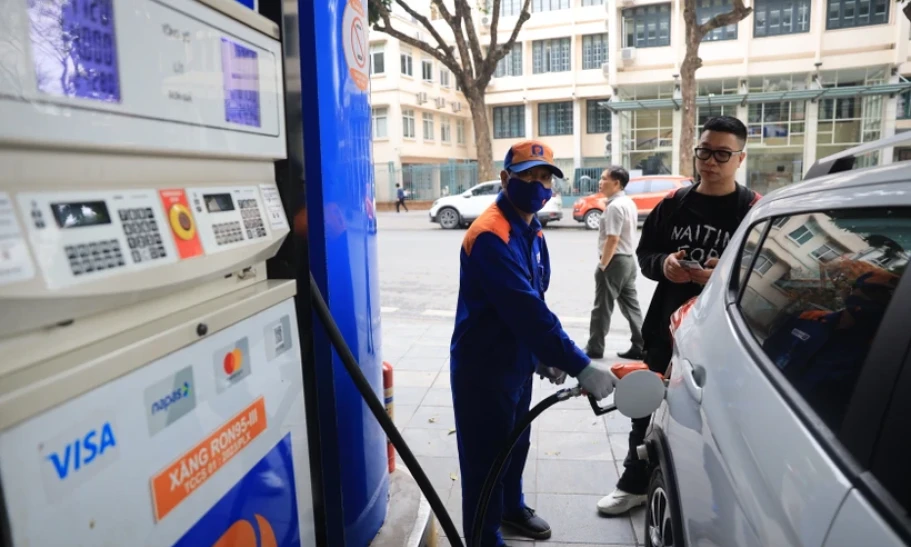 Trong 4 tháng đầu năm, giá mặt hàng xăng RON95-III trong nước tăng 13,68%