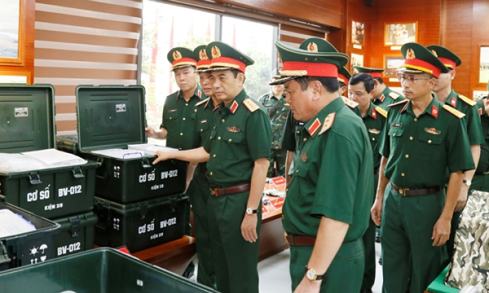Đại tướng Phan Văn Giang thăm và làm việc tại Cục Quân y