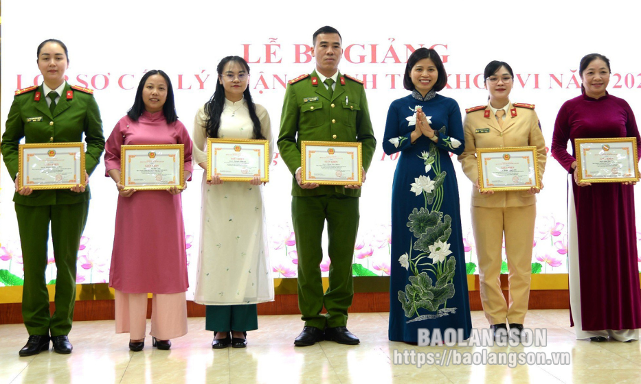 Thành phố: Đổi mới công tác giáo dục chính trị, tư tưởng