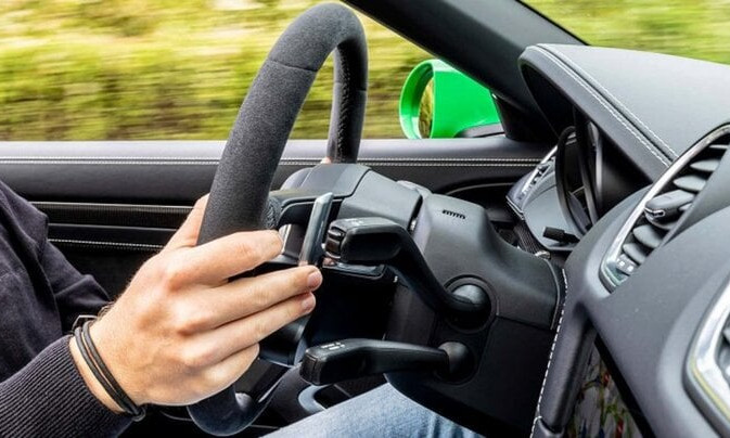 Lẫy chuyển số trên vô lăng có tốt hơn hộp số sàn tiêu chuẩn?