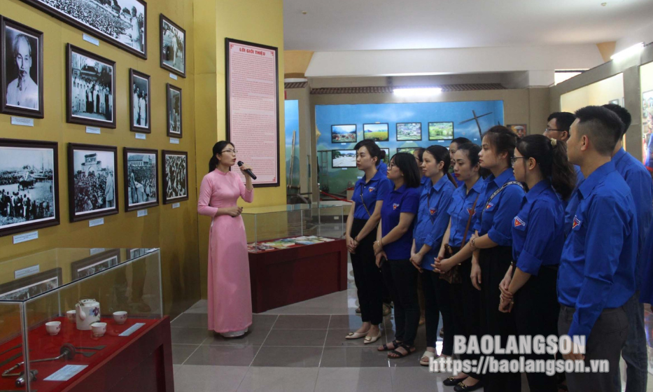 Tạo đột phá trong học và làm theo Bác