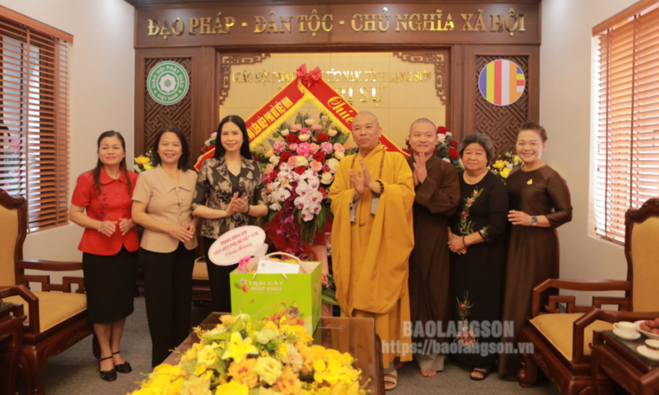 Đoàn công tác của Hội LHPN Việt Nam thăm, chúc mừng Ban Trị sự Giáo hội Phật giáo Việt Nam tỉnh nhân