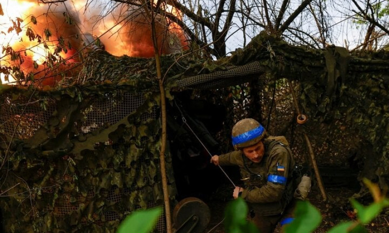 Ukraine điều quân sang phía Bắc, Nga dồn dập tấn công ở phía Đông