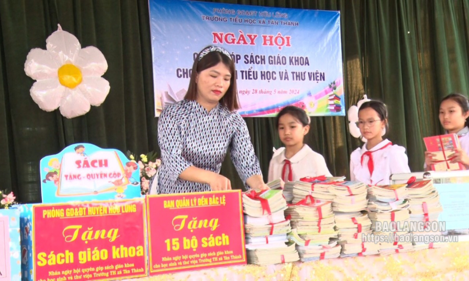 Hữu Lũng tổ chức ngày hội quyên góp sách giáo khoa cho học sinh tiểu học và thư viện