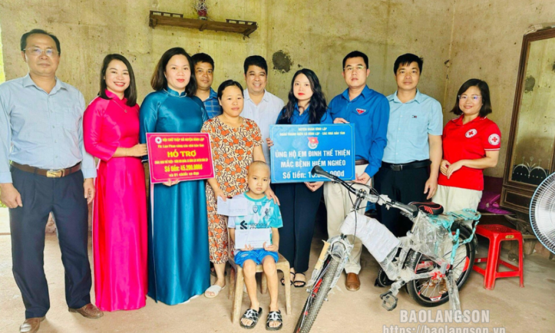 Hỗ trợ trên 71 triệu đồng cho học sinh mắc bệnh hiểm nghèo tại huyện Đình Lập