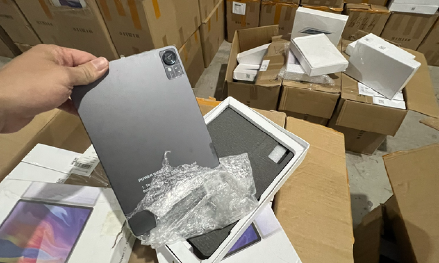 Hà Nội: Phát hiện kho iPhone, iPad 'khủng' không rõ nguồn gốc
