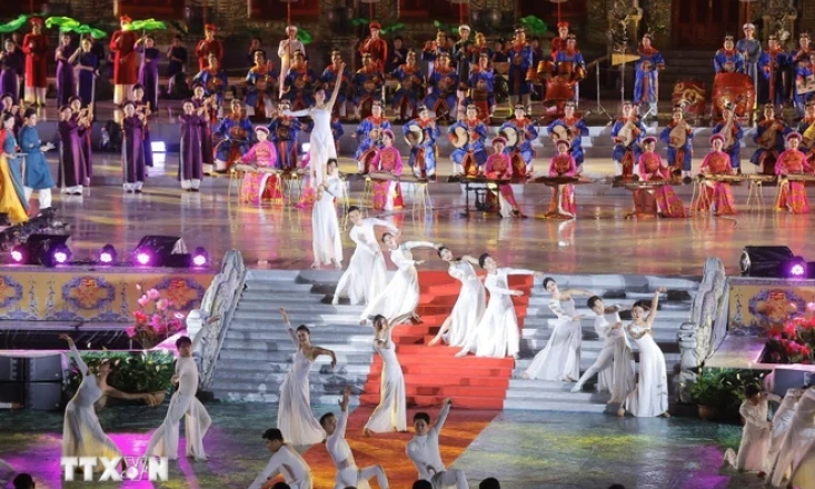 Hình ảnh rực rỡ khai mạc Tuần lễ Festival nghệ thuật Quốc tế Huế 2024