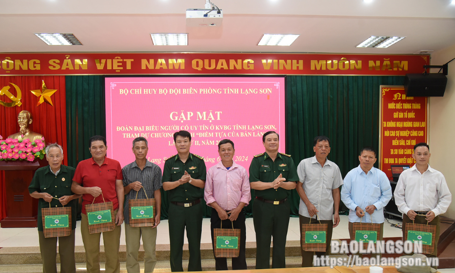 Bộ đội Biên phòng tỉnh gặp mặt đoàn đại biểu người có uy tín tham dự chương trình “Điểm tựa của bản làng