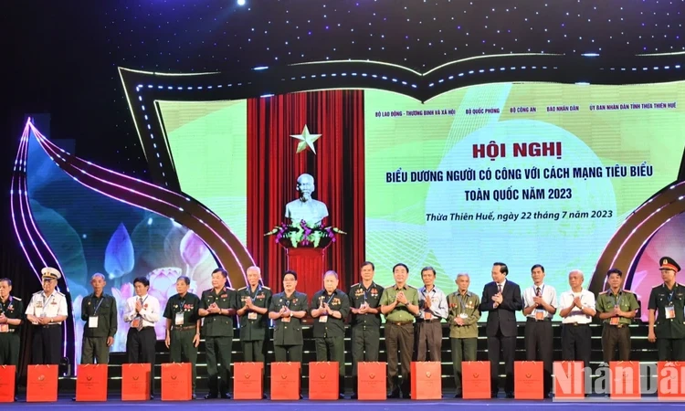 Trình Chủ tịch nước tặng quà người có công gần 420 tỷ đồng nhân dịp 27/7