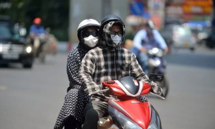 Nắng nóng gay gắt ở Bắc Bộ, Trung Bộ còn kéo dài đến cuối tuần