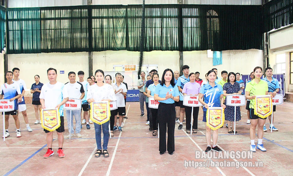 Thành phố tổ chức Giải cầu lông, bóng bàn gia đình
