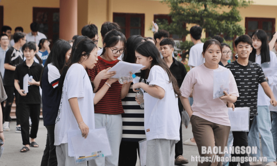 Đề thi Ngoại ngữ giảm độ khó, thí sinh dễ lấy điểm cao