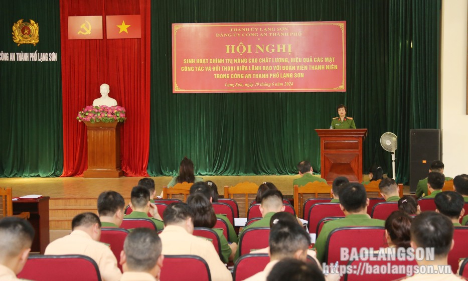 Công an thành phố Lạng Sơn tổ chức sinh hoạt chính trị và đối thoại với đoàn viên thanh niên