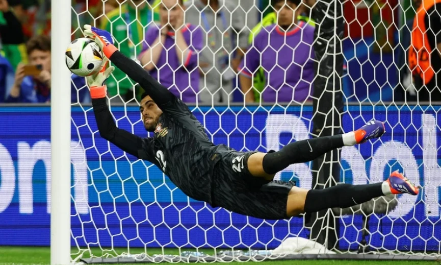 Ronaldo và đồng đội đi tiếp dù đá hỏng 11m