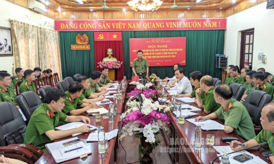 Giám đốc Công an tỉnh kiểm tra công tác 6 tháng đầu năm tại Công an huyện Hữu Lũng