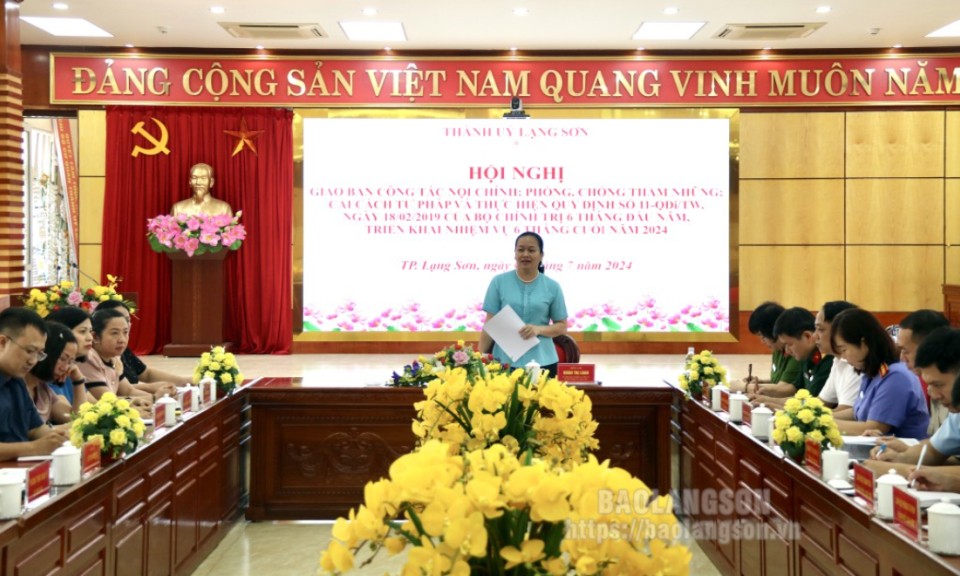 Thành uỷ giao ban công tác nội chính, phòng chống tham nhũng, cải cách tư pháp và thực hiện Quy định