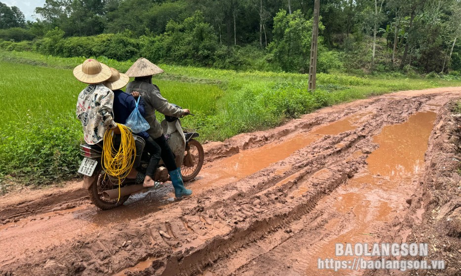 Bản Chành: Đường "hành” người dân