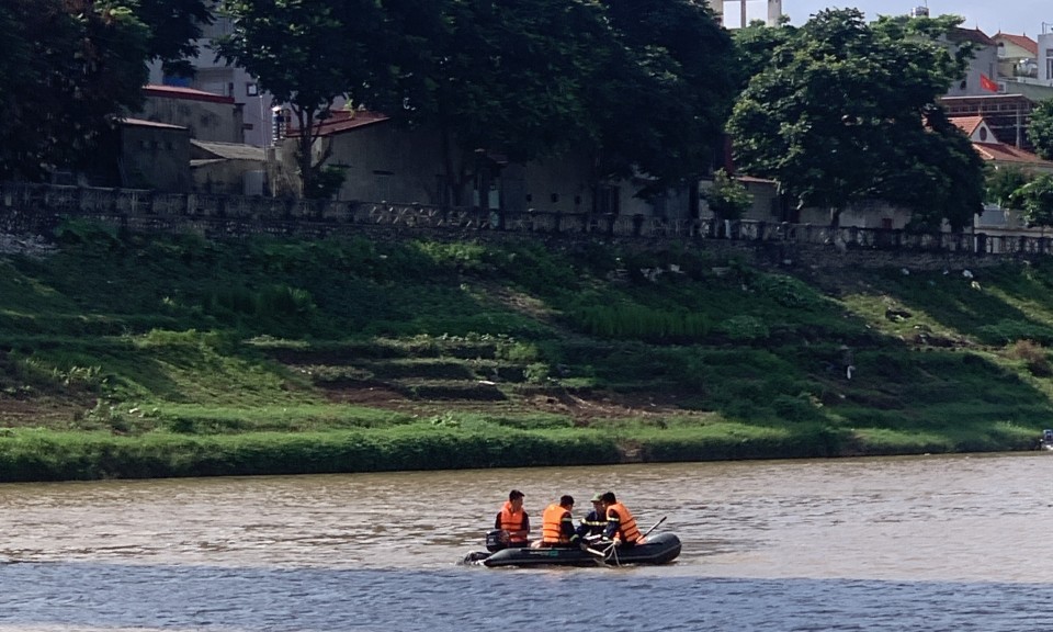 Tìm thấy thi thể người đàn ông nhảy cầu Đông Kinh xuống sông Kỳ Cùng