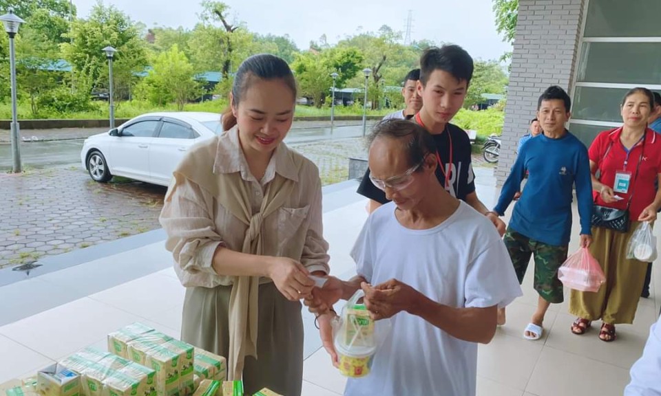 Hỗ trợ 282 suất ăn miễn phí cho bệnh nhân đang điều trị tại Bệnh viện Đa khoa tỉnh
