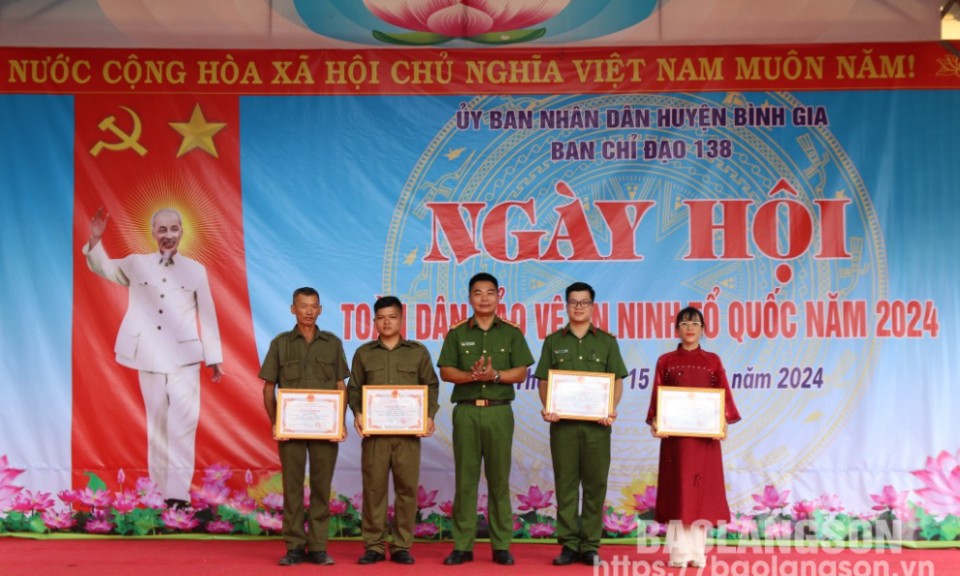 Xã Hoa Thám, huyện Bình Gia  tổ chức ngày hội toàn dân bảo vệ an ninh Tổ quốc