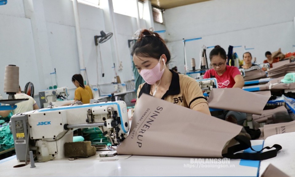 Bắc Sơn: Tăng cường quản lý hoạt động các cơ sở may gia công