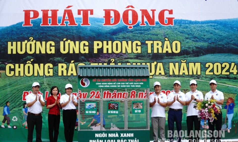 Phát động phong trào “Phòng, chống rác thải nhựa” năm 2024