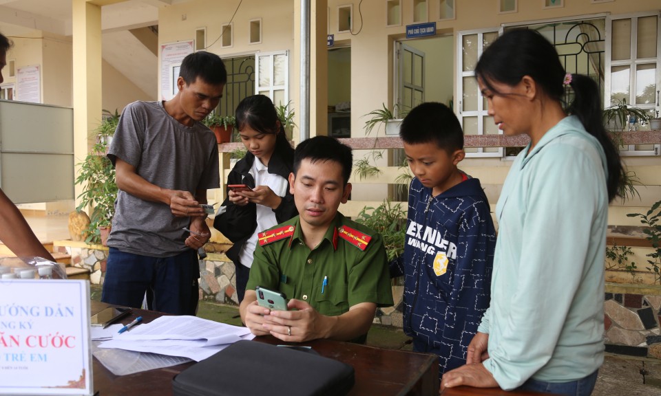 Thu nhận, xử lý hồ sơ cấp thẻ căn cước cho công dân: Tập trung đợt cao điểm