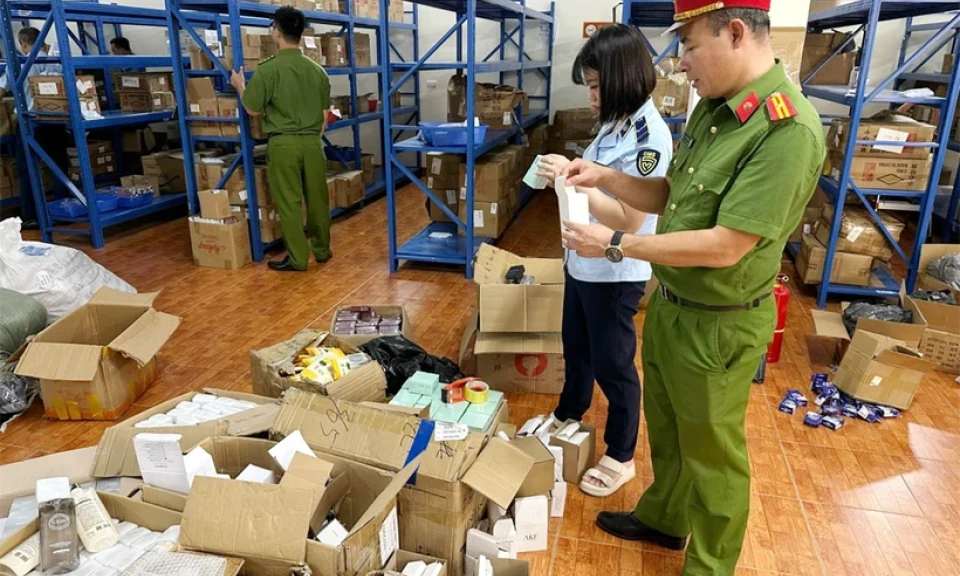 Chống buôn lậu: Bịt kẽ hở dễ phát sinh các vi phạm trên thương mại điện tử