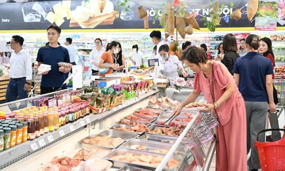 Bảo đảm đủ hàng hóa thiết yếu phục vụ người dân