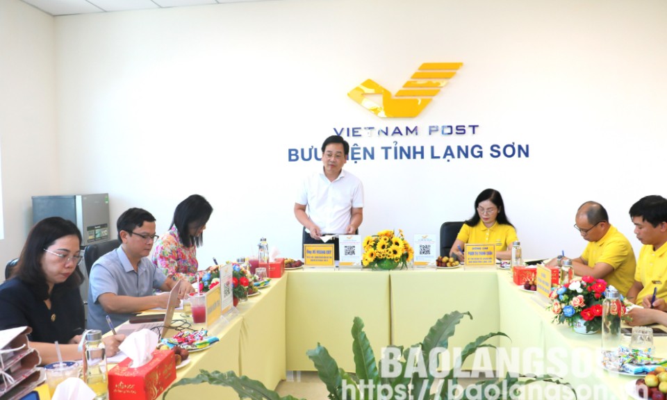 Kiểm tra công tác thi đua khen thưởng tại Bưu điện tỉnh