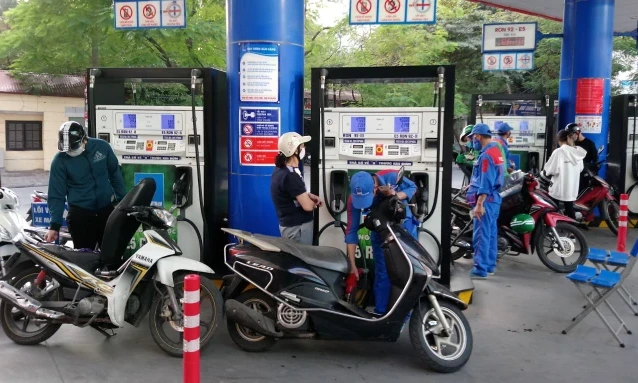 Bảo đảm cung ứng xăng dầu cho sản xuất, kinh doanh và tiêu dùng của người dân, doanh nghiệp