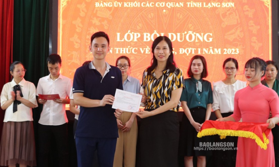 Quan tâm đào tạo, bồi dưỡng, xây dựng đội ngũ cán bộ, đảng viên đáp ứng yêu cầu, nhiệm vụ trong tình hình mới