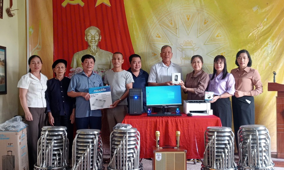 Thăm, chúc thọ, mừng thọ và tặng quà người cao tuổi tại huyện Lộc Bình