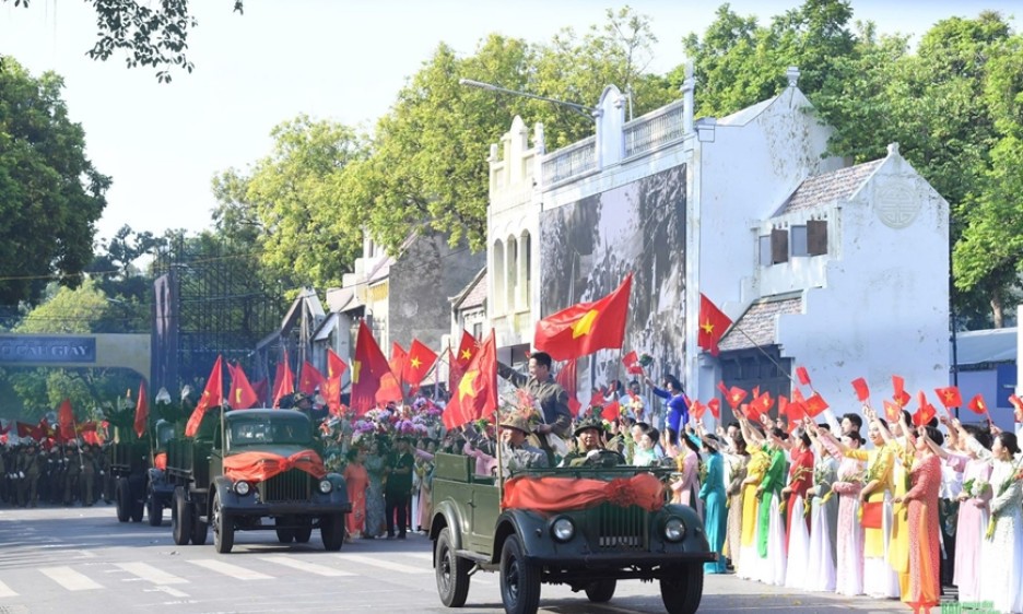 Hà Nội - 70 năm kiên cường và tự hào vươn lên từ khói lửa