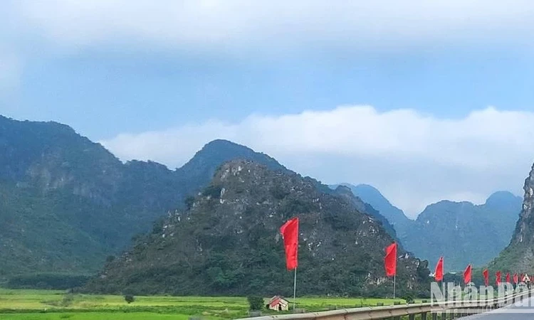 Quảng Bình công bố tình huống khẩn cấp về thiên tai sạt lở đá tại thị trấn Phong Nha