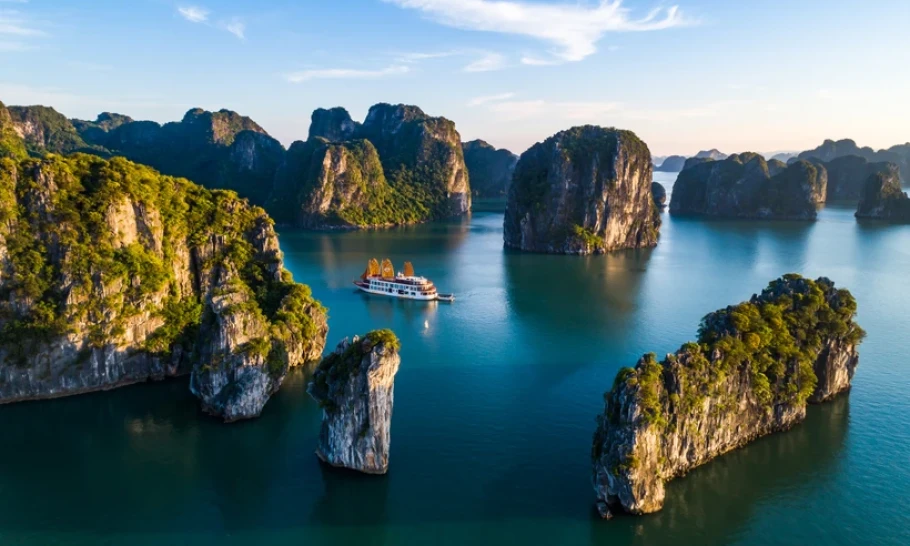 Quảng Ninh cần làm gì để phát huy giá trị di sản độc đáo Vịnh Hạ Long?
