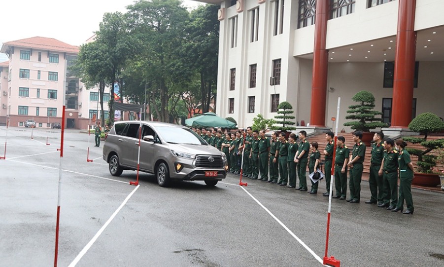 Bộ Quốc phòng: Triển khai kế hoạch thực hiện quy định về tham gia giao thông