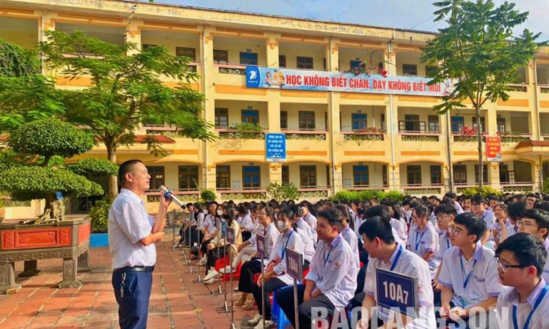 Quan tâm triển khai các hoạt động giáo dục giới tính cho học sinh THPT