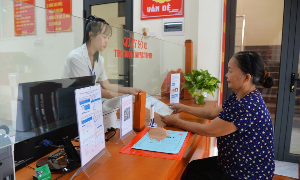 Hiệu quả phong trào thi đua hiện đại hóa bộ phận “một cửa”