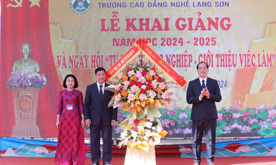 Trường Cao đẳng nghề Lạng Sơn khai giảng năm học 2024-2025 và tổ chức ngày hội tư vấn hướng nghiệp -