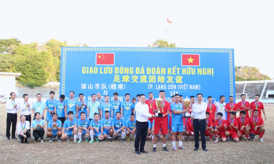 tuyển thành phố Lạng Sơn (Việt Nam) thắng đậm đội tuyển thị Bằng Tường (Quảng Tây, Trung Quốc) trong trận