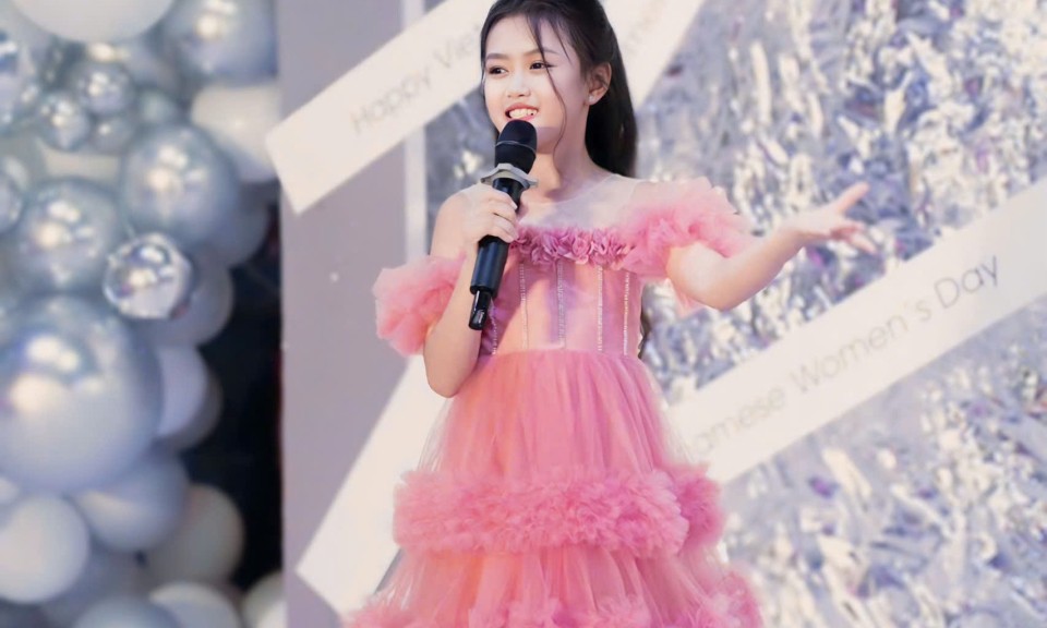 Minh Châu được vinh danh tại trường học: Hành trình đến với Little Miss World