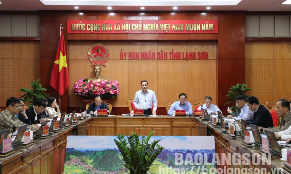 UBND tỉnh họp phiên thường kỳ tháng 10 (kỳ 3)