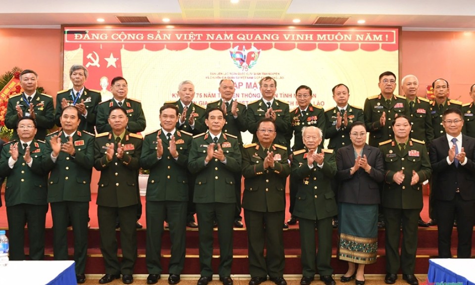 Gặp mặt kỷ niệm 75 năm Ngày truyền thống Quân tình nguyện và chuyên gia Việt Nam tại Lào