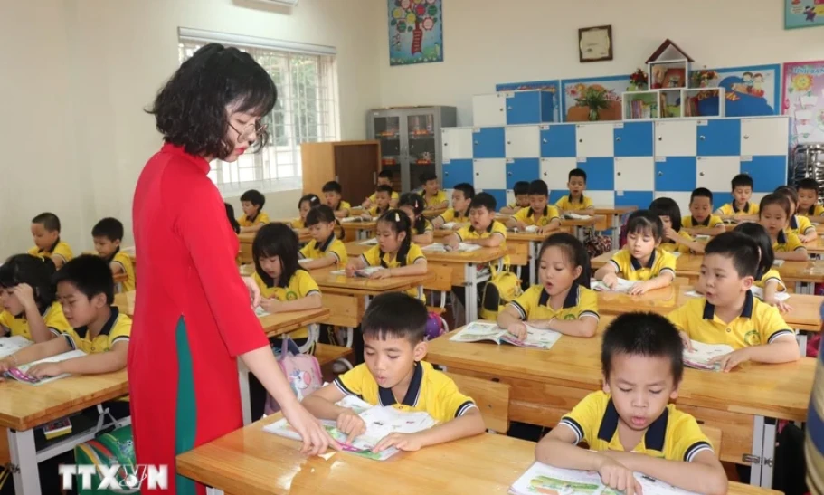 Chương trình "Chia sẻ cùng thầy cô" 2024: Tuyên dương 60 giáo viên tiêu biểu