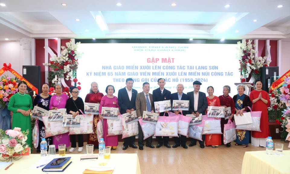 Hội Cựu giáo chức gặp mặt kỷ niệm 65 năm giáo viên miền xuôi lên miền núi công tác