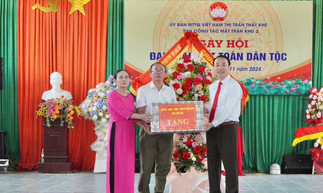 Lãnh đạo Uỷ ban Kiểm tra Tỉnh uỷ dự ngày hội đại đoàn kết toàn dân tộc tại huyện Tràng Định