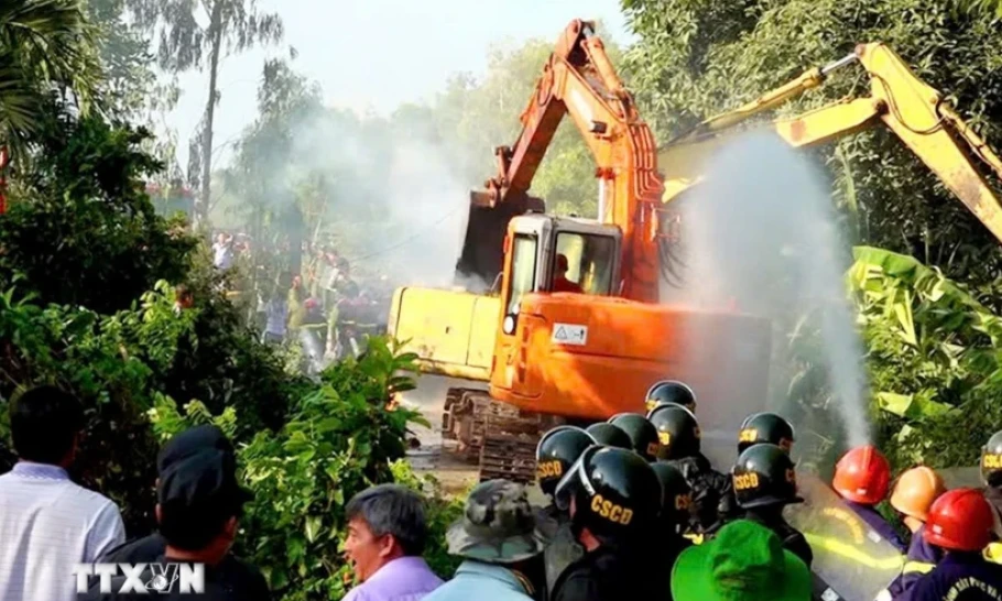 An Giang: Khống chế 8 đối tượng dùng bom xăng tấn công lực lượng chức năng