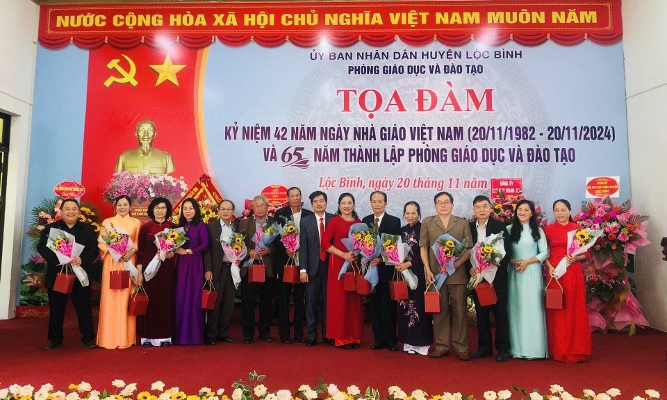 Phòng Giáo dục và Đào tạo Lộc Bình kỷ niệm 42 năm ngày Nhà giáo Việt Nam và 65 năm thành lập