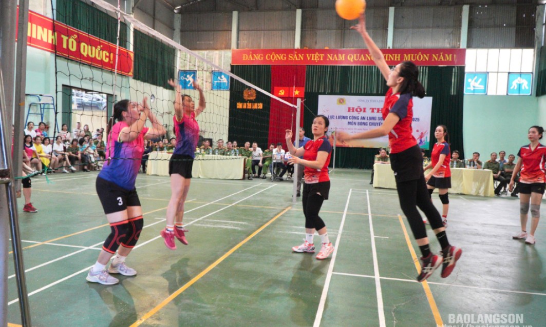 Phụ nữ Công an tỉnh: Sôi nổi tham gia các hoạt động văn nghệ, thể thao